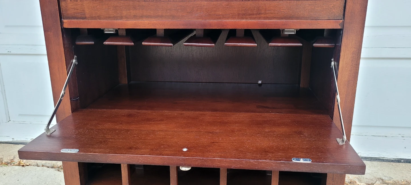 Kitchen Island w/ Butchers Block Top / Wine Rack ❤️ - photo 4