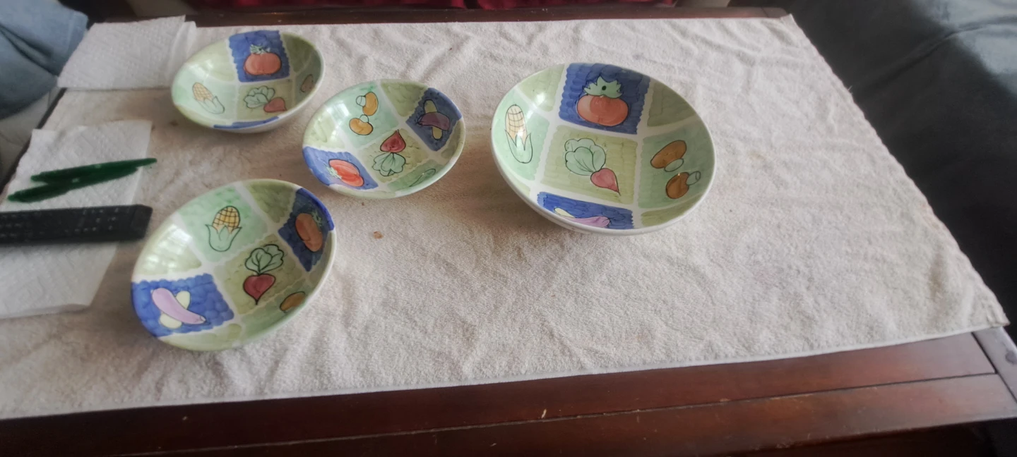 Set of 4 Ceramic Vegetable Print Bowls