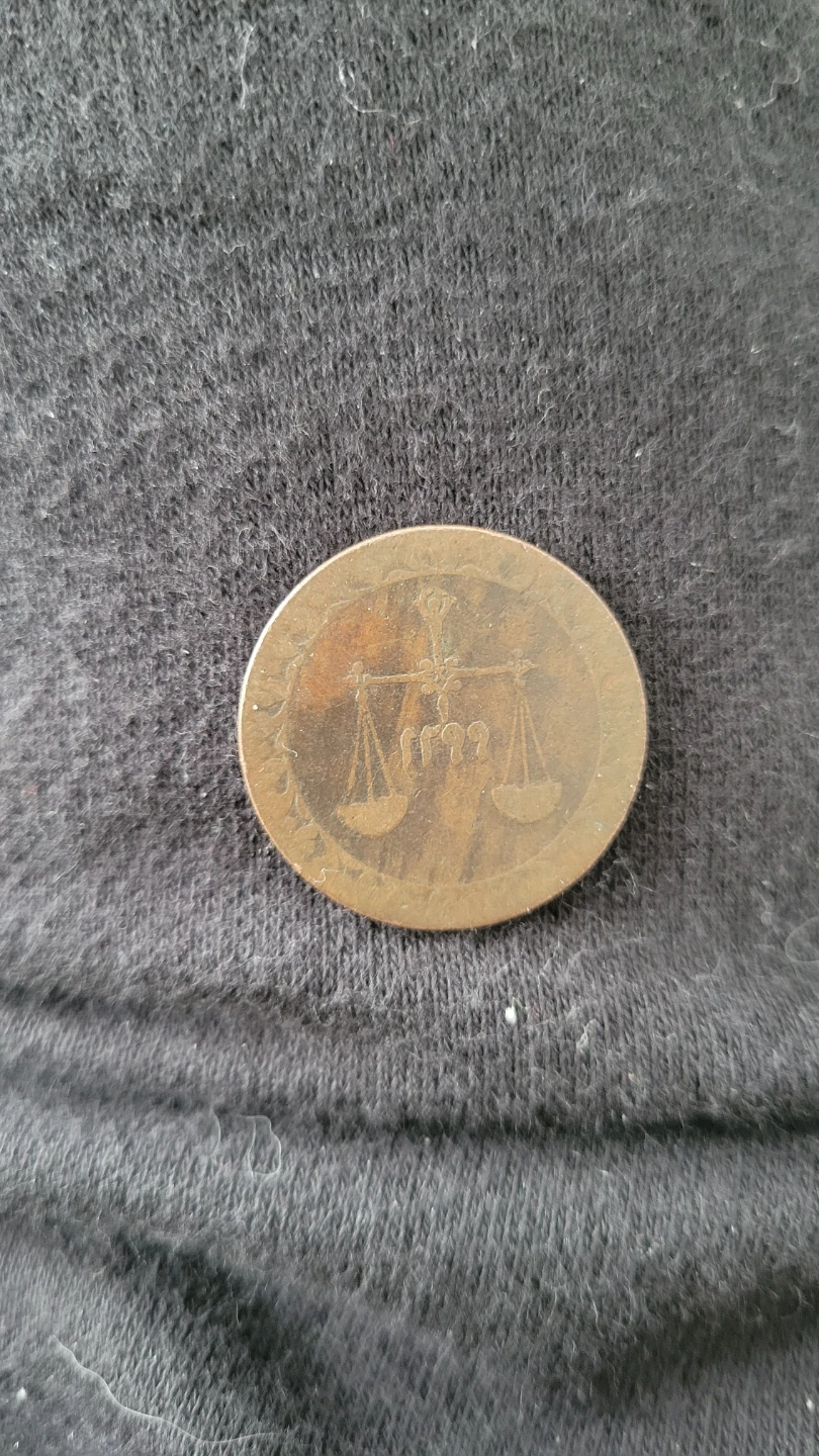 Vintage Coin with Scales of Justice Design - photo 2