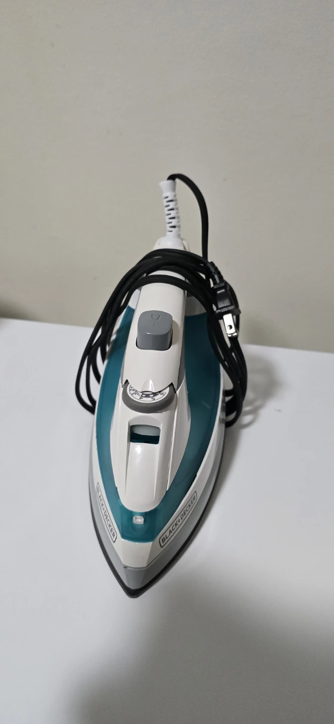 BLACK+DECKER Iron - photo 3