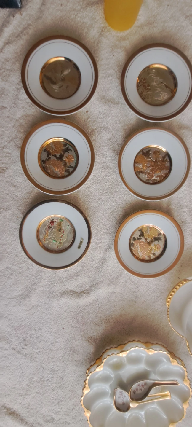 Set of 6 decorative plates with gold trim