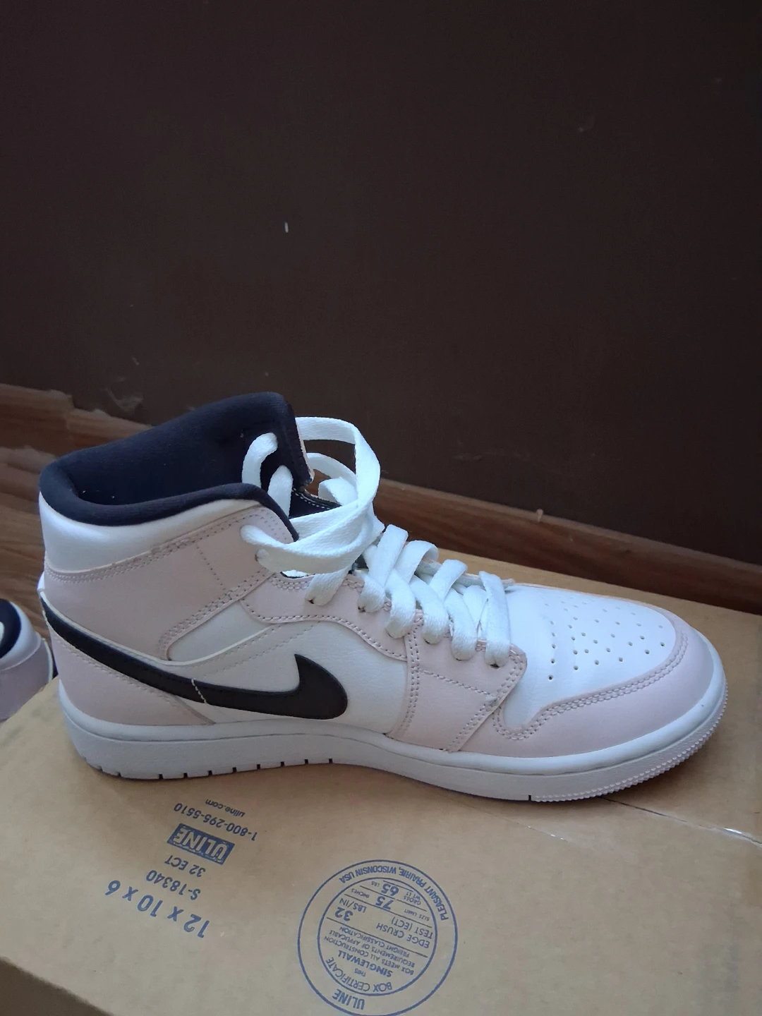 Women's Nike Air Jordan Retro 1 - photo 4