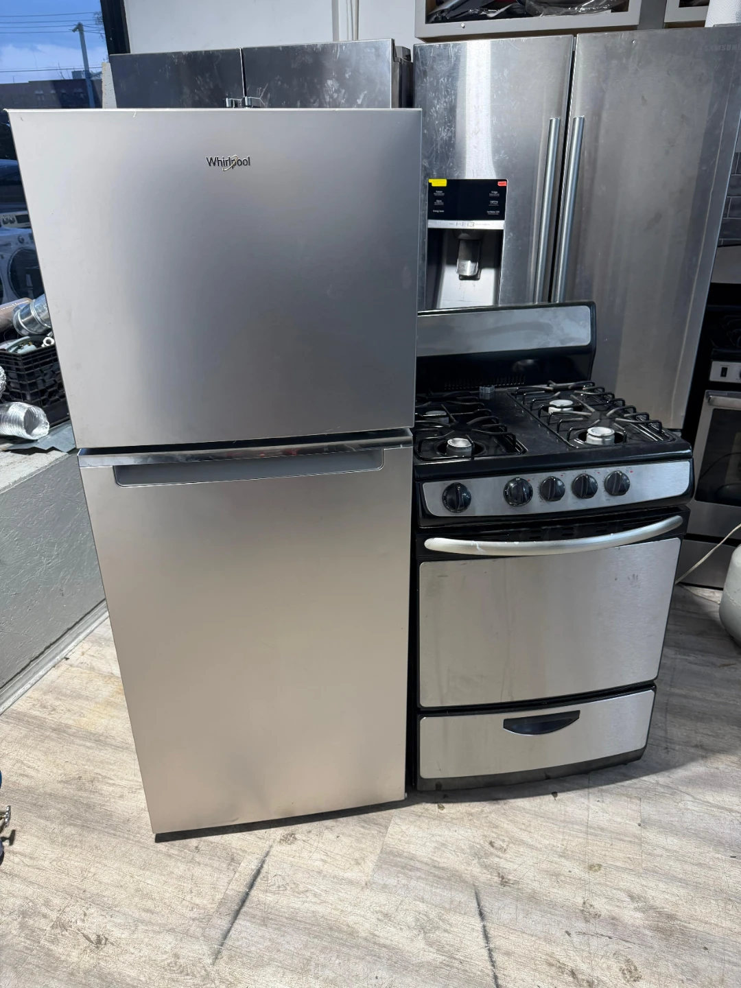 24in wide refrigerator and gas stove set