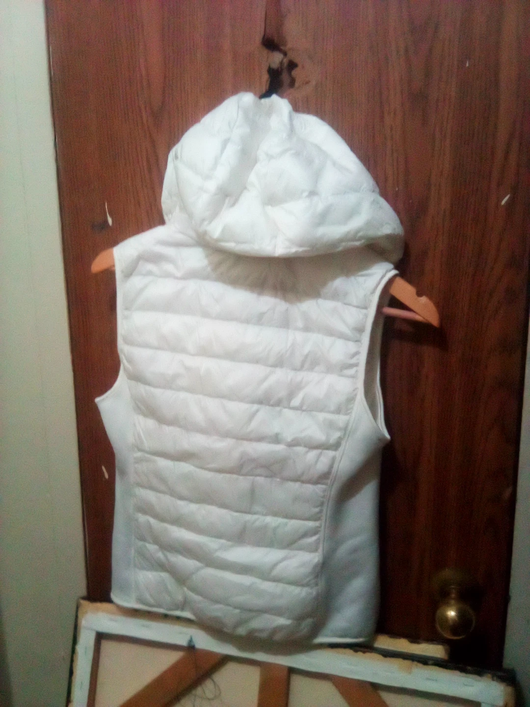 Uniqlo White Hooded Puffer Vest - photo 4