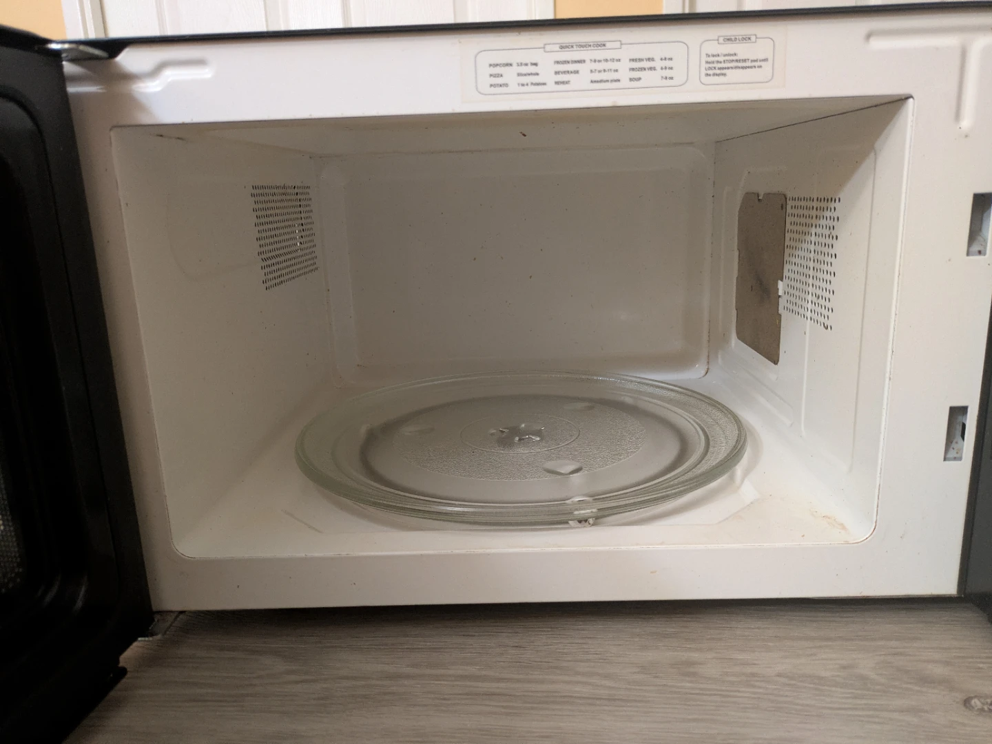 RCA Microwave - photo 2