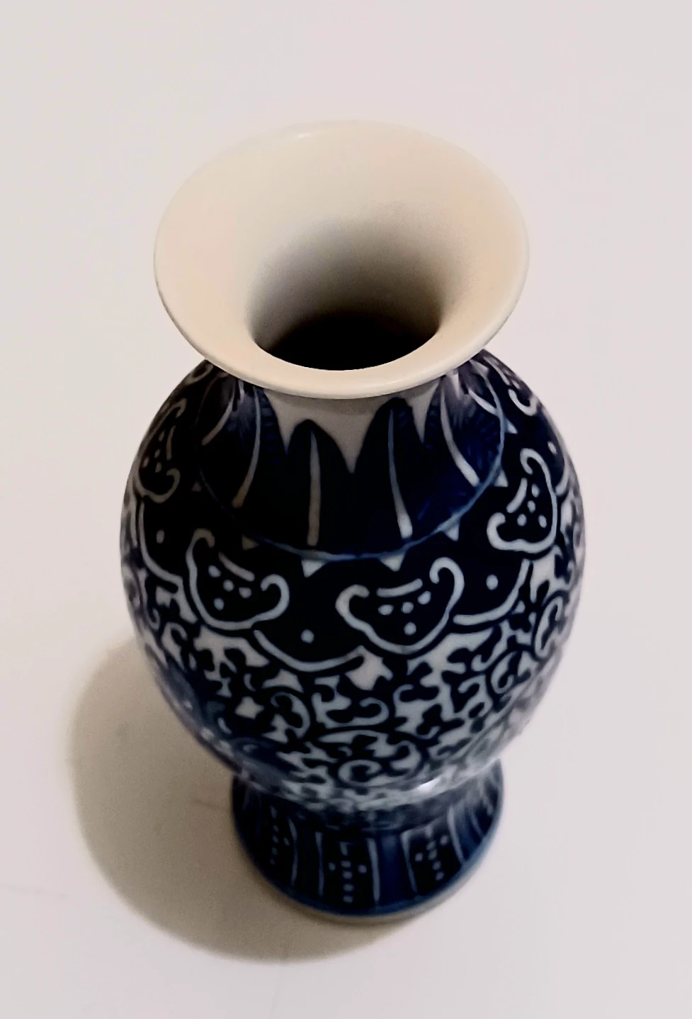 Antique Imperial-style Hand Painted Qianlong Vase - photo 2
