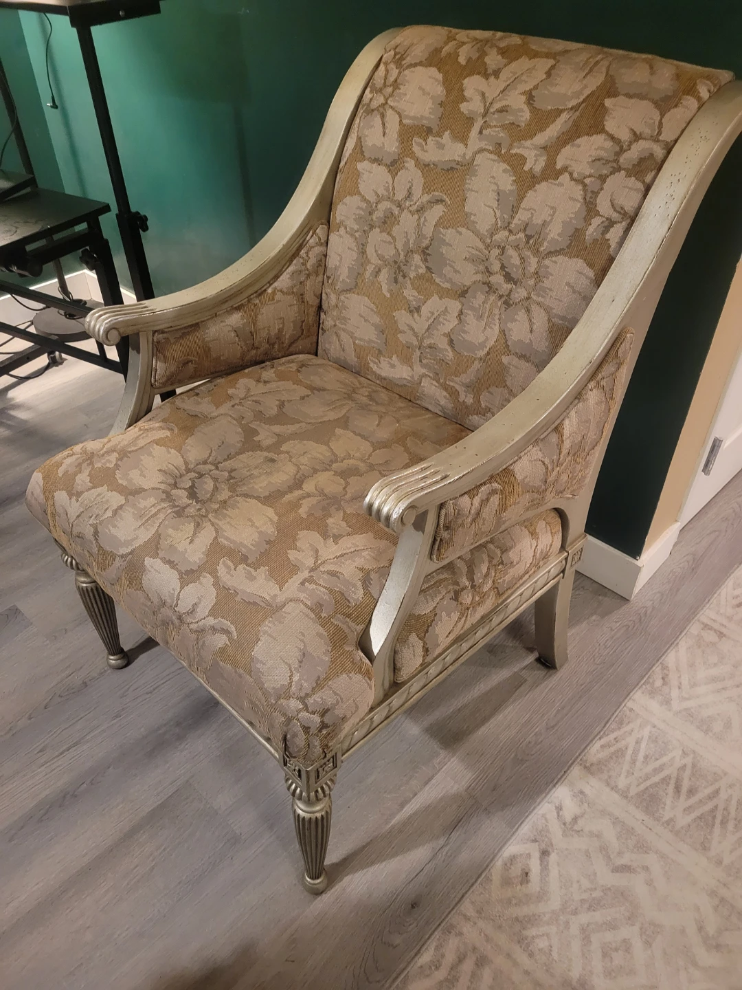 Chair with Floral Upholstery 🧡
