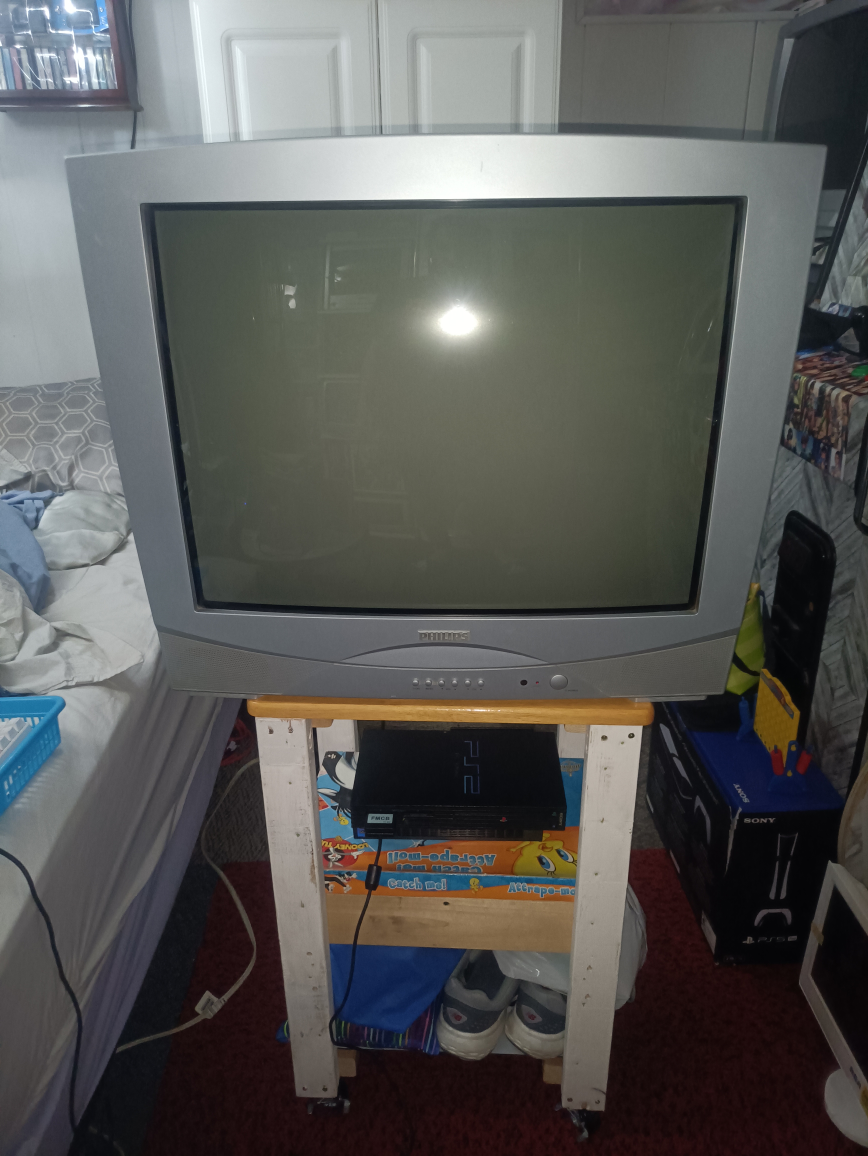 phillips 27 inch crt tv with component svideo and composite
