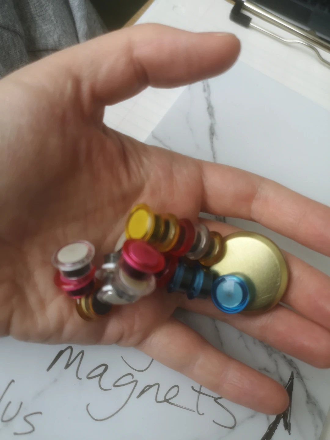 18 Small Fridge Magnets Plus 2 Large🏆 - photo 2
