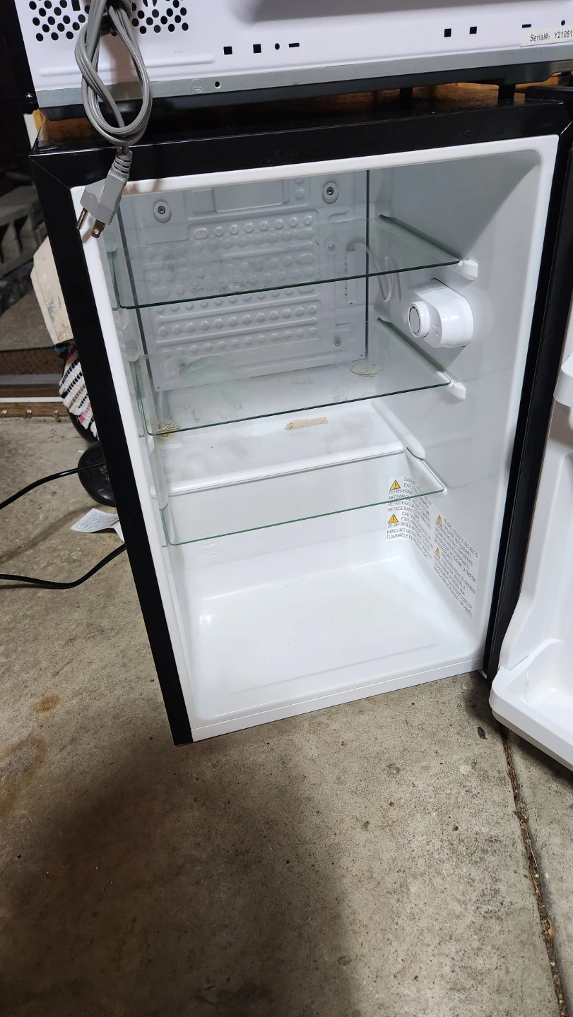 Hisense Mini Fridge - photo 4