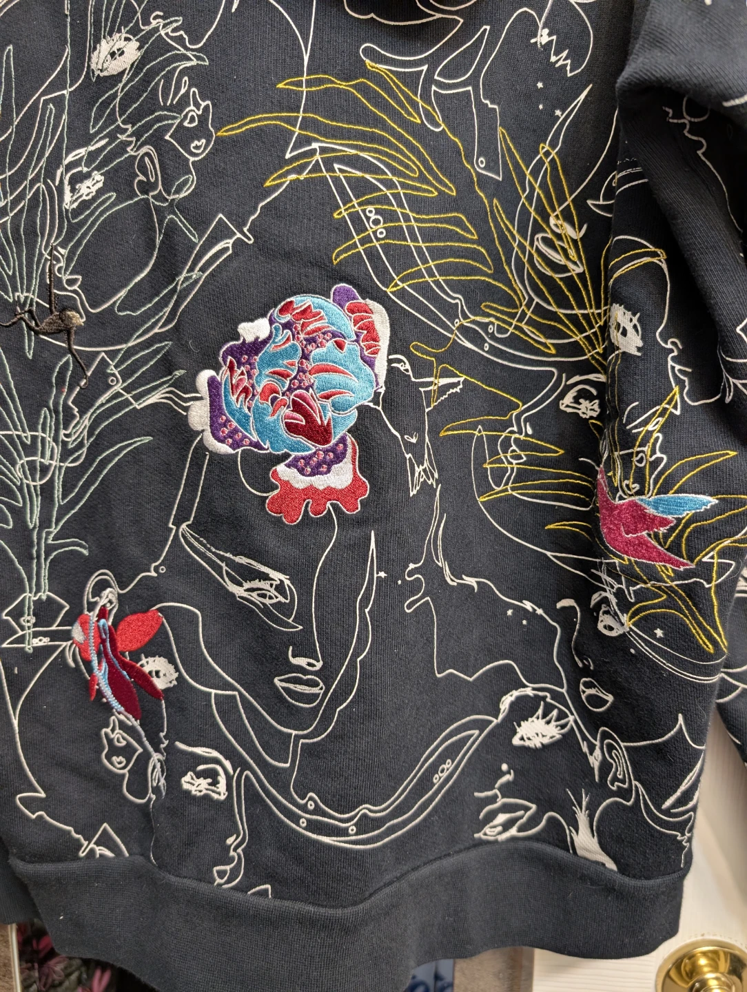 Artful Dodger Black Med Hoodie with Abstract Faces and Parrots - photo 5