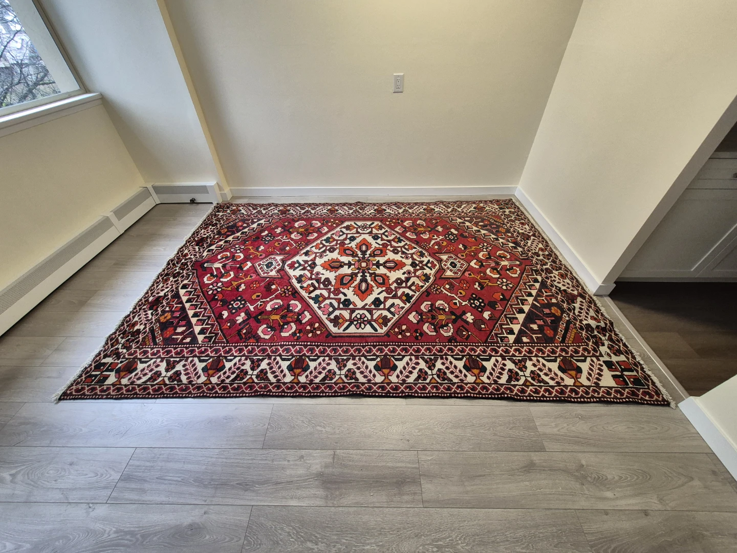Authentic Hand-Knotted Bakhtiari Persian Rug – 9'9" x 6'7"