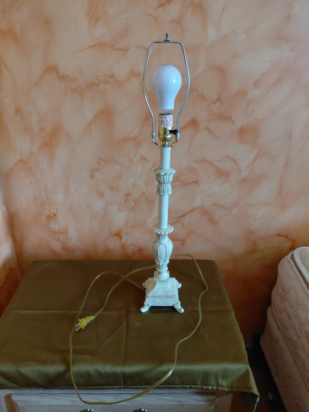 White Table Lamp - photo 2