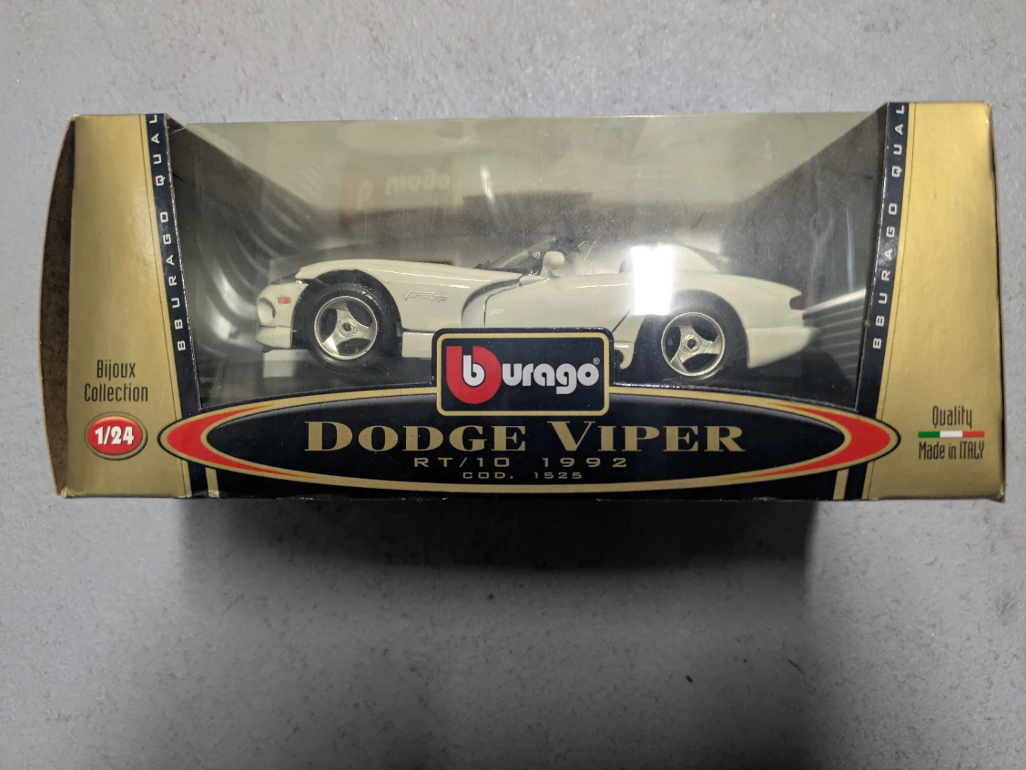 Bburago Dodge Viper RT/10 1992 Diecast Model 1:24 Scale