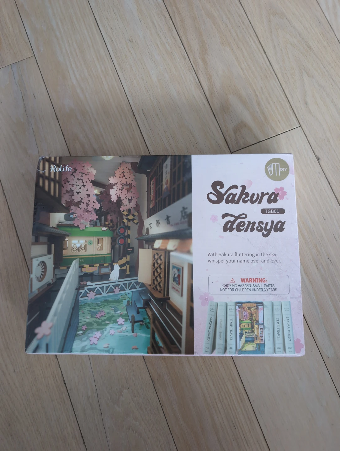 Rolife Sakura Densya DIY Book Nook Kit TGB01
