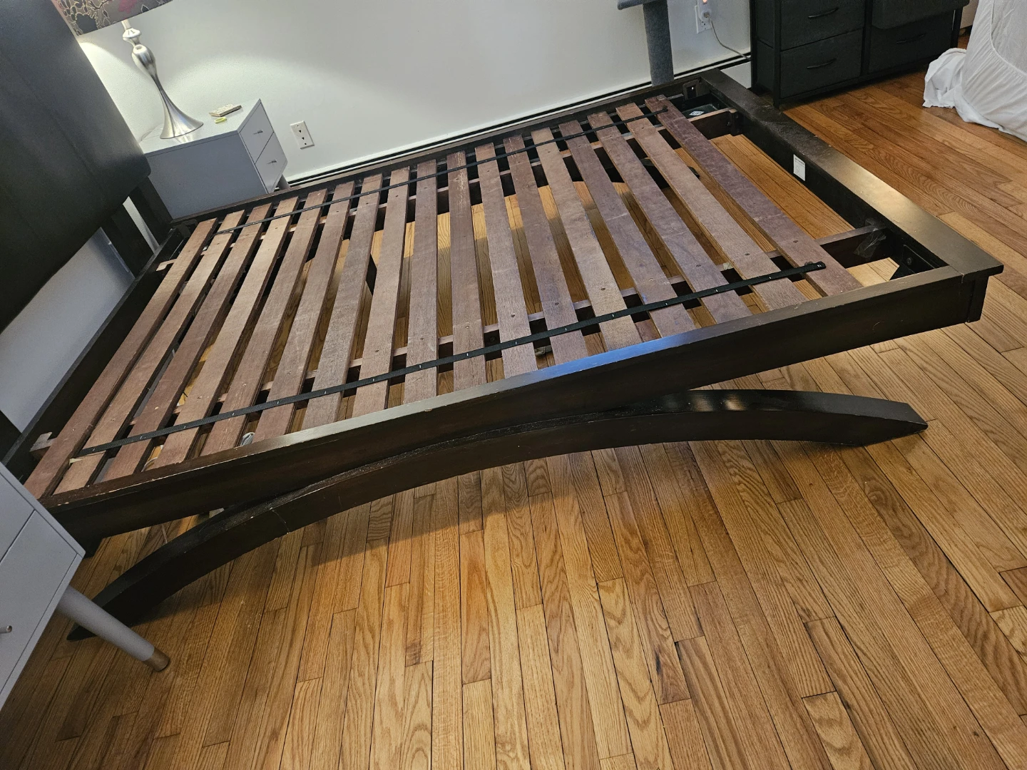 Brown Leather Dark Wood Queen Size Bed Frame - photo 3