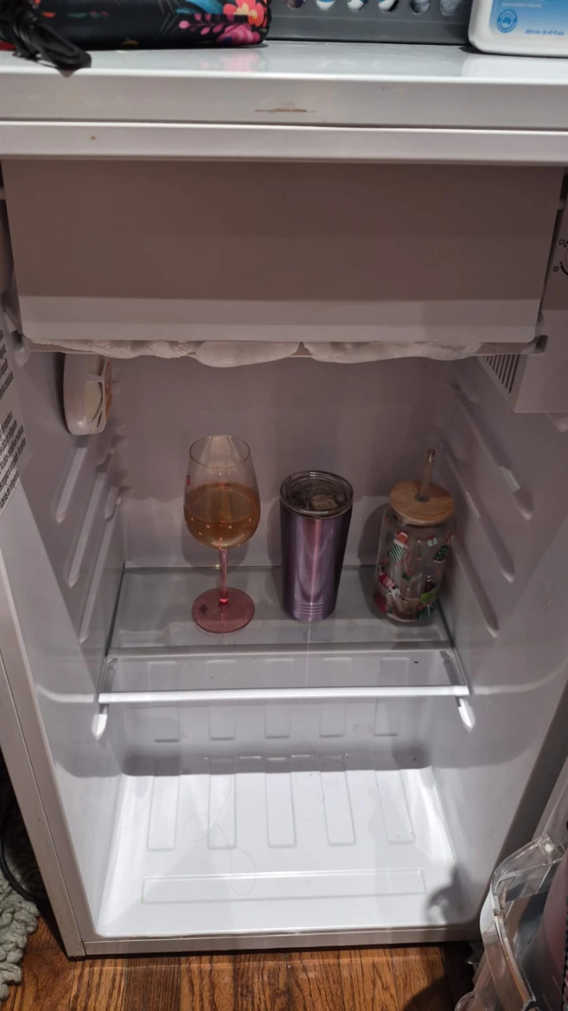 Hamilton Beach Mini Fridge - photo 3