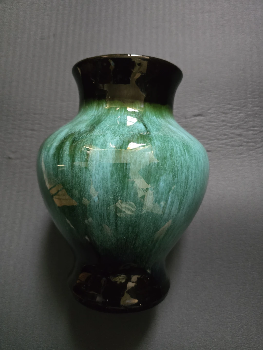 Green Drip 8" Glaze Ceramic Blue Mountain Vase read desc.