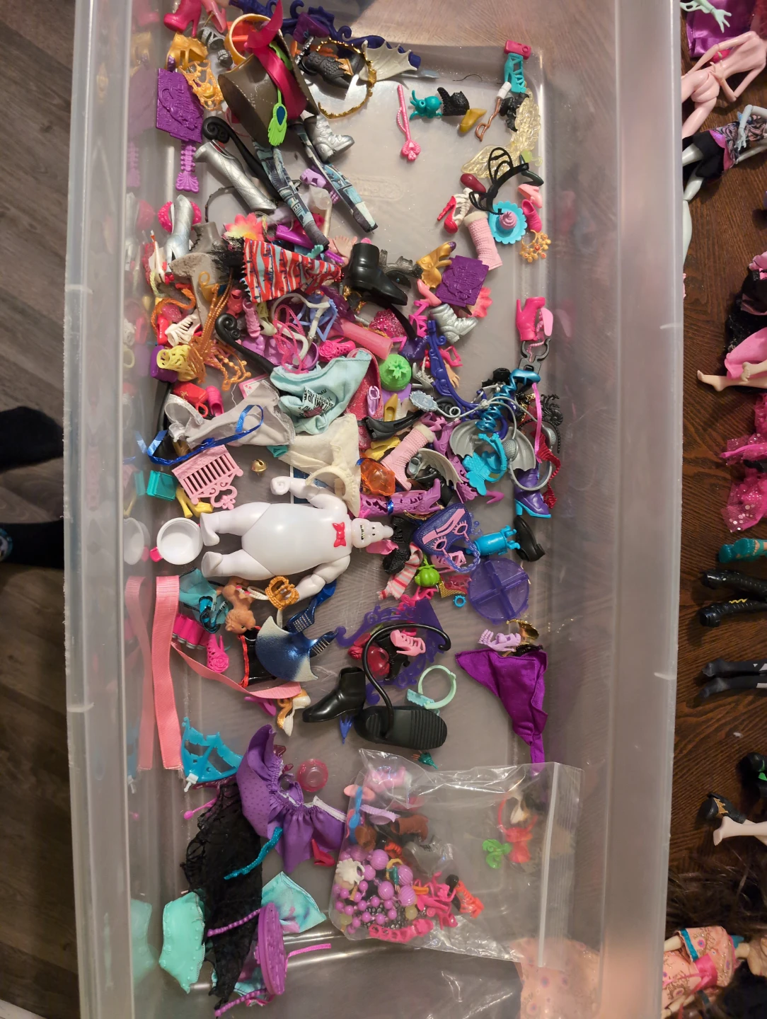 Monster High Dolls, castle and accessories - photo 3