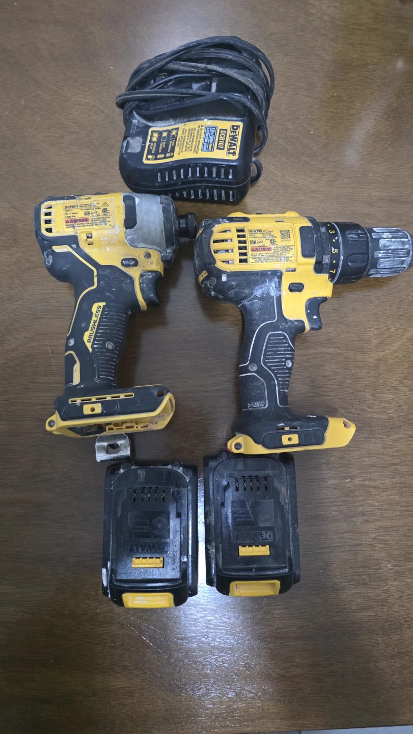 DeWalt Cordless Drill and Impact Driver Combo Kit with Charger