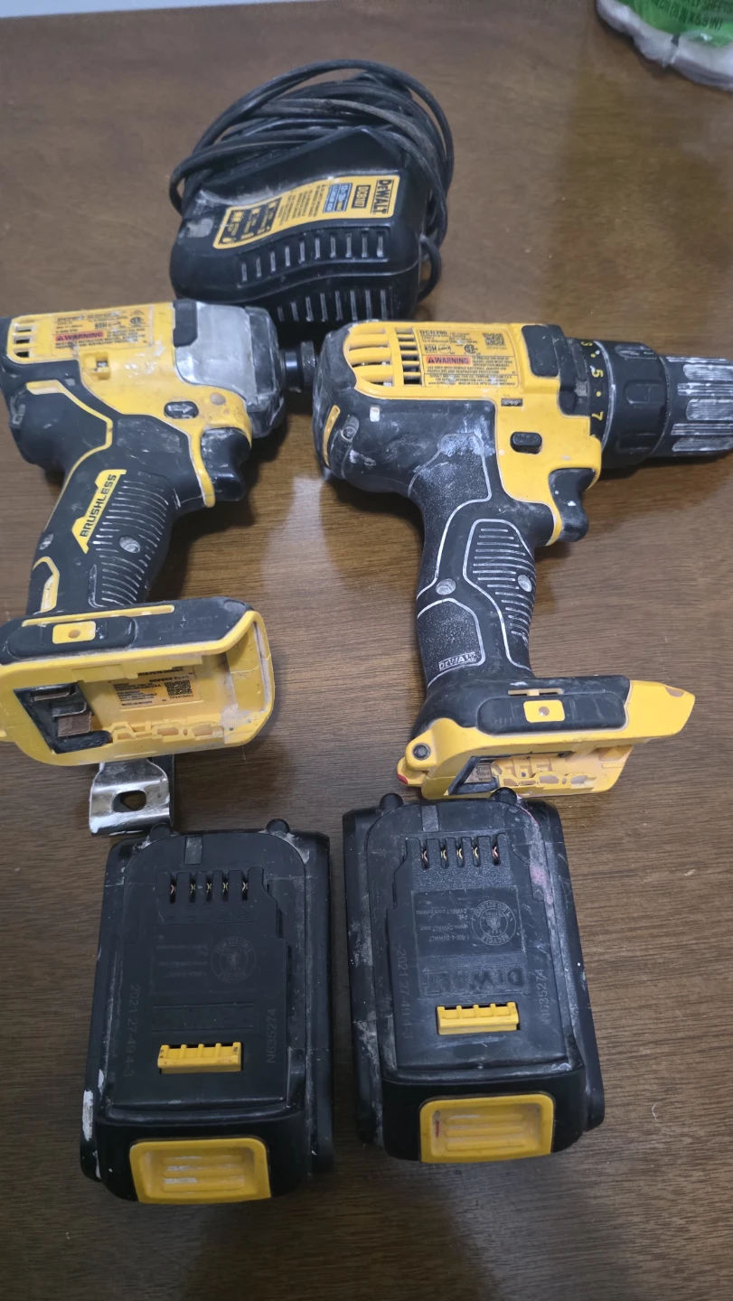 DeWalt Cordless Drill and Impact Driver Combo Kit with Charger - photo 2