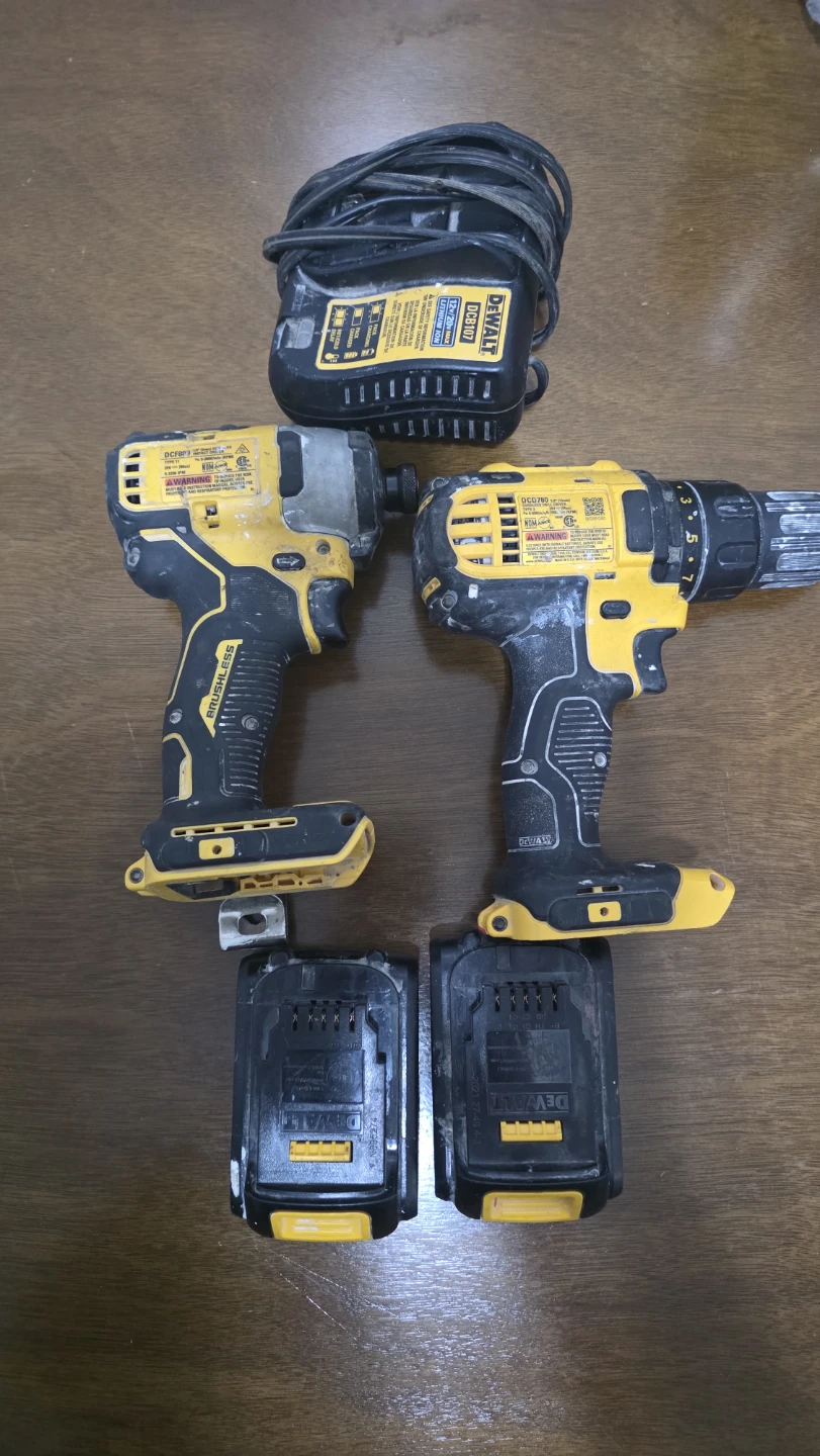 DeWalt Cordless Drill and Impact Driver Combo Kit with Charger - photo 3