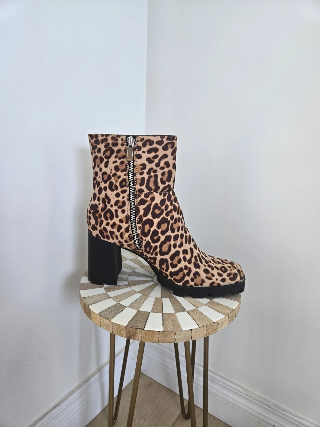 Design Lab Leopard Print Ankle Boots Size 8 - photo 2