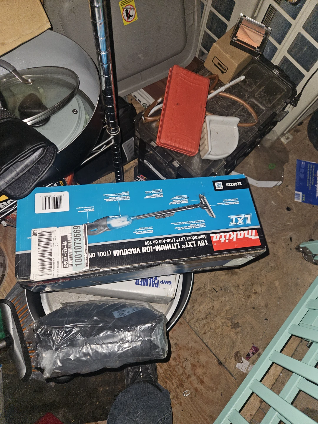 Makita 18V LXT Lithium-Ion Vacuum Cleaner (XLC02ZB)