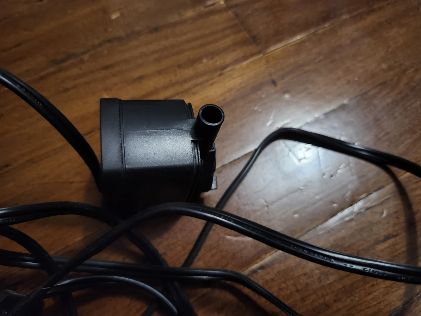 Small Black Water Pump for aquarium - photo 3