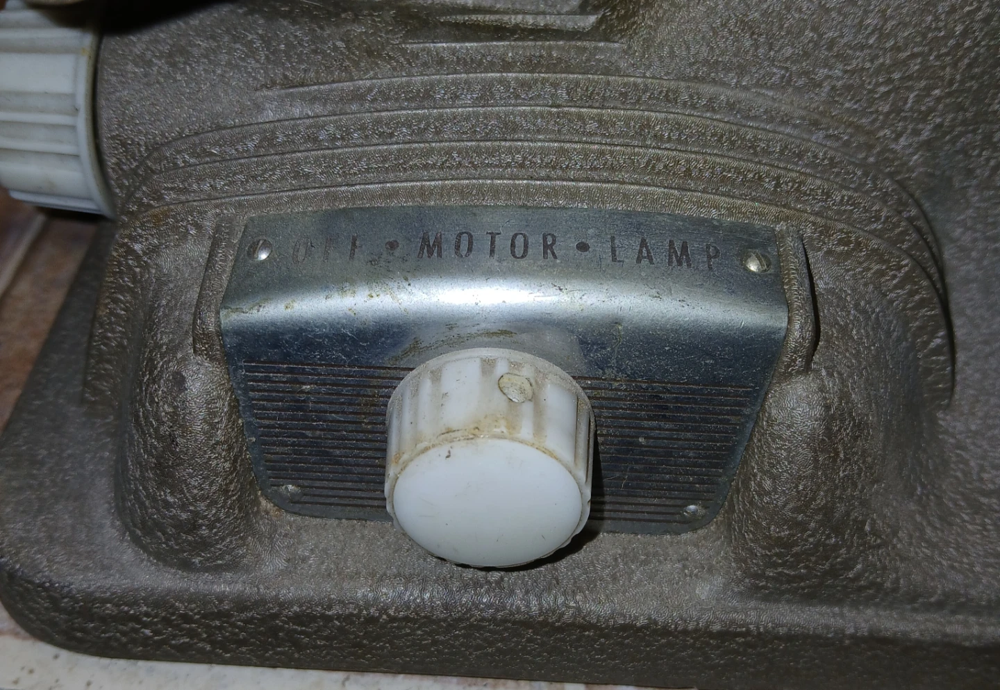 Vitage Revere 8mm Film Projector - photo 3