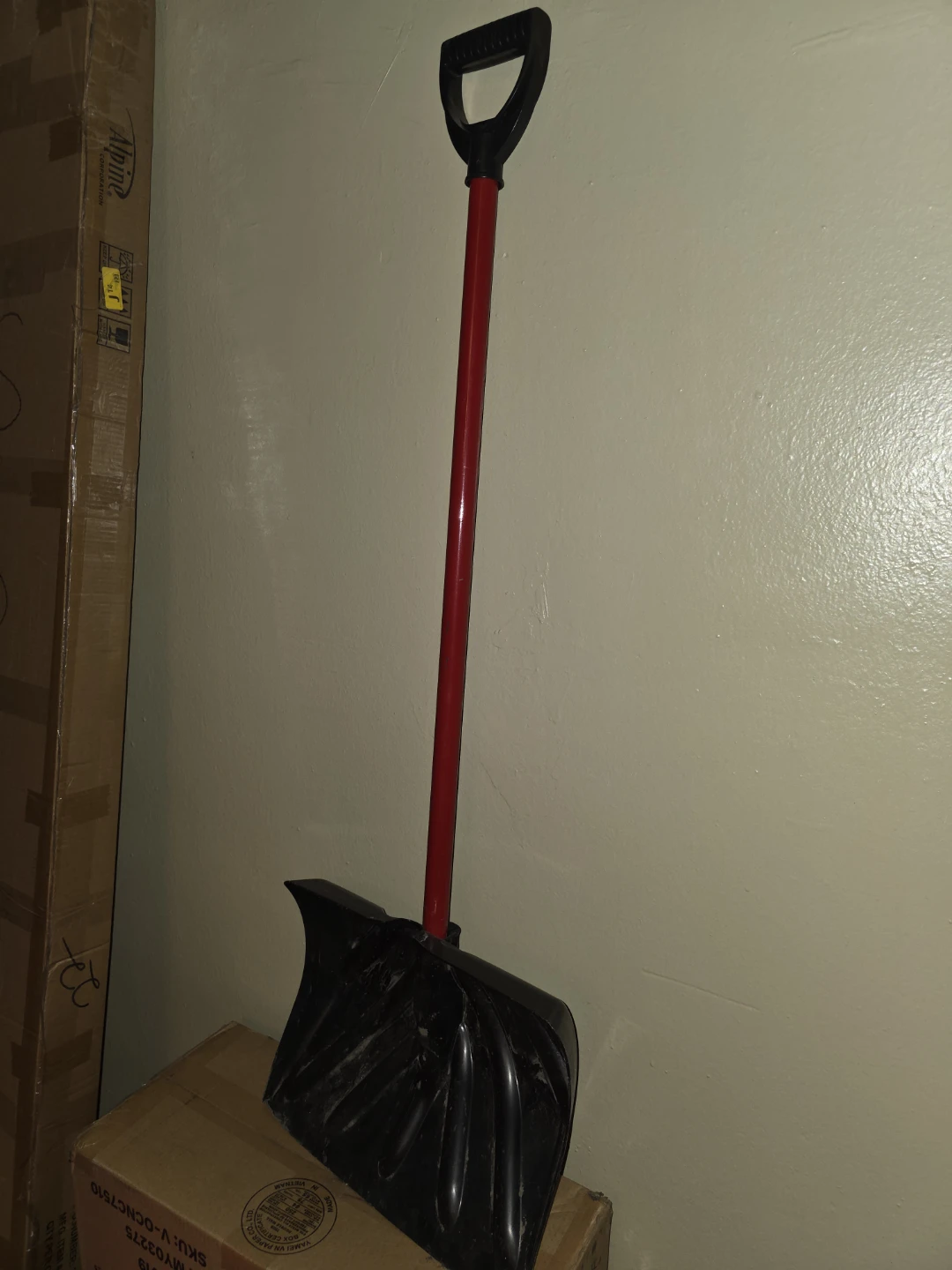 Winter snow shovel (Bye-bye, old boots!).  🥕