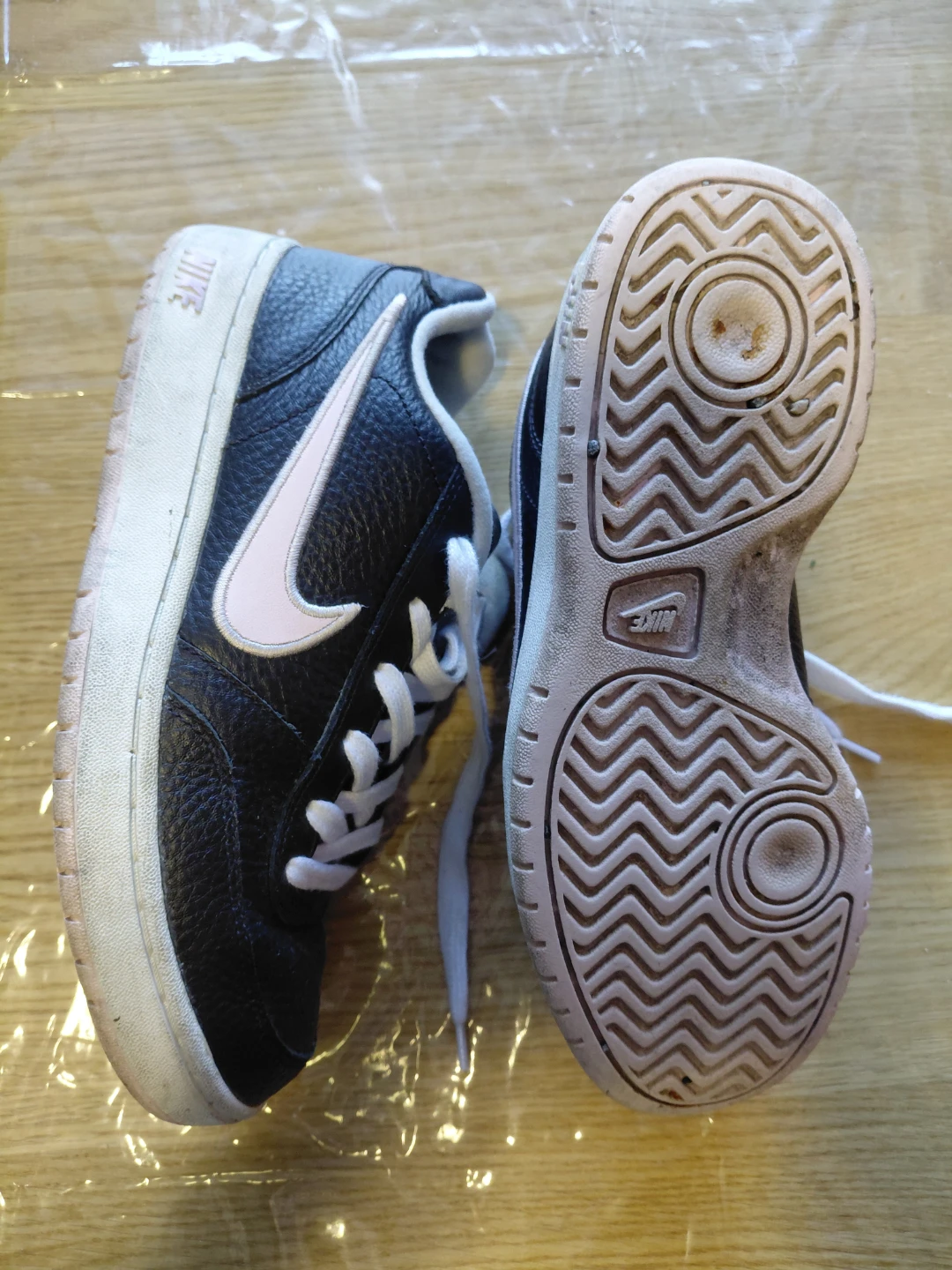 FREE! Nike woman's sneakers US8 - photo 2