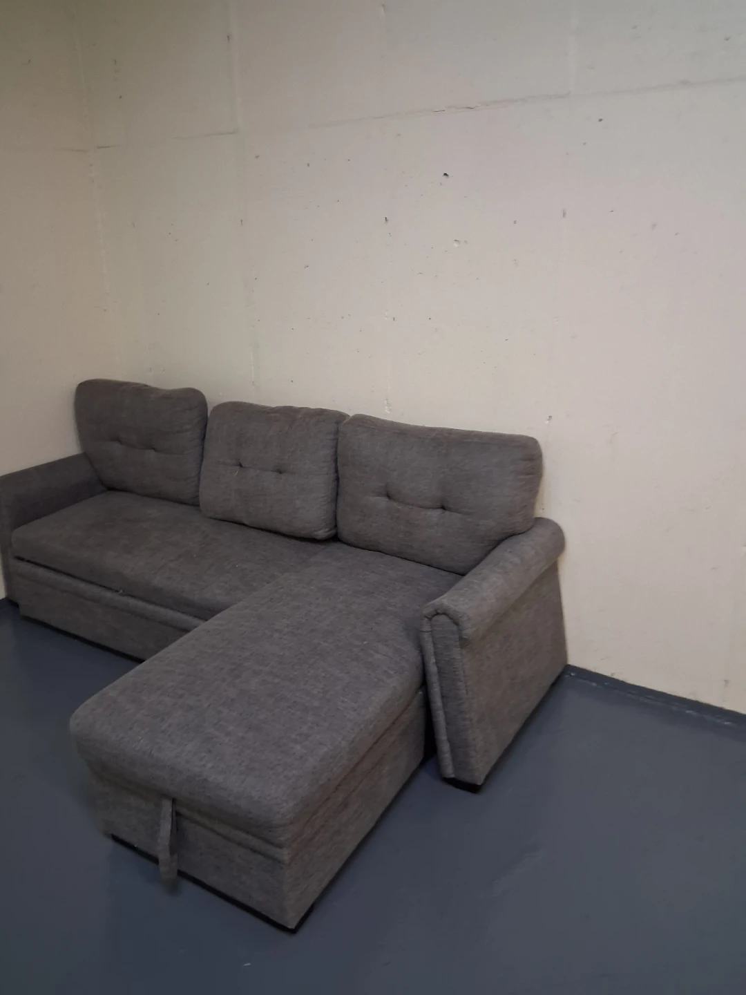 Nice Sofa with storage 👌 in good condition - photo 2