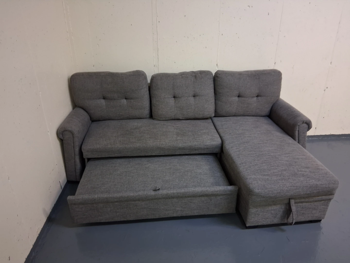 Nice Sofa with storage 👌 in good condition - photo 4