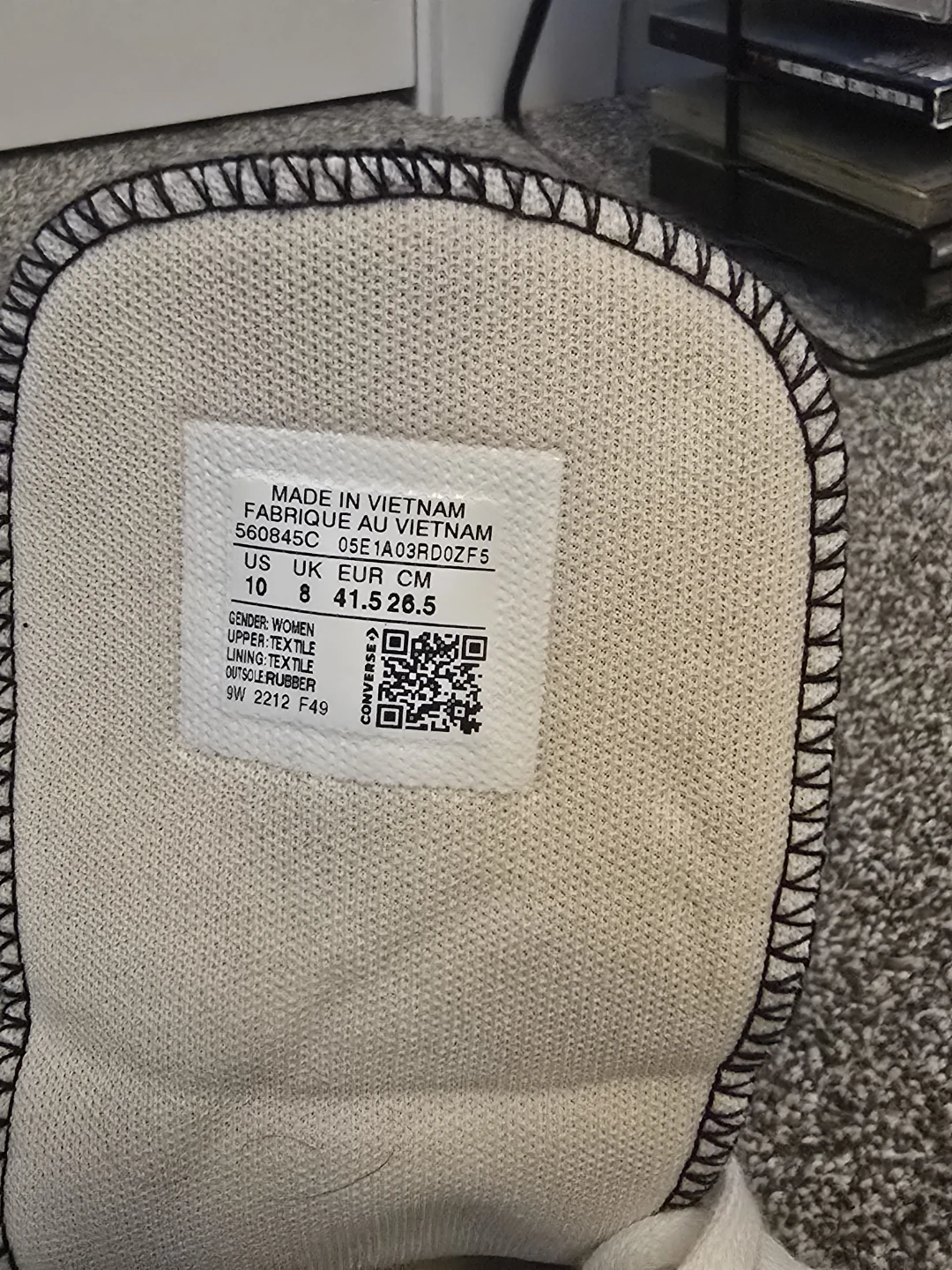 Woman's Chuck Taylor Converse shoes - photo 2