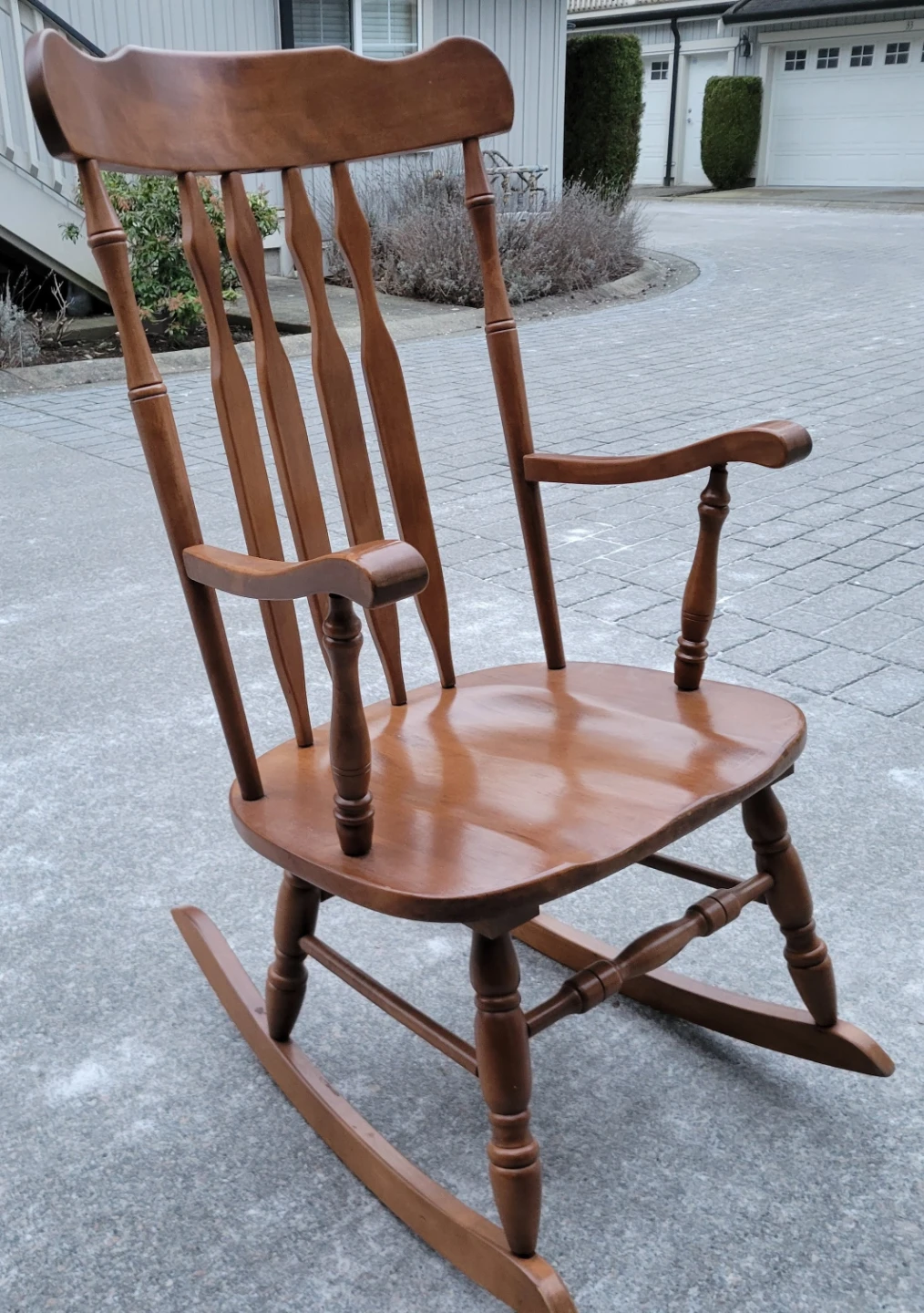Very Nice Classic Wooden Rocking Chair.