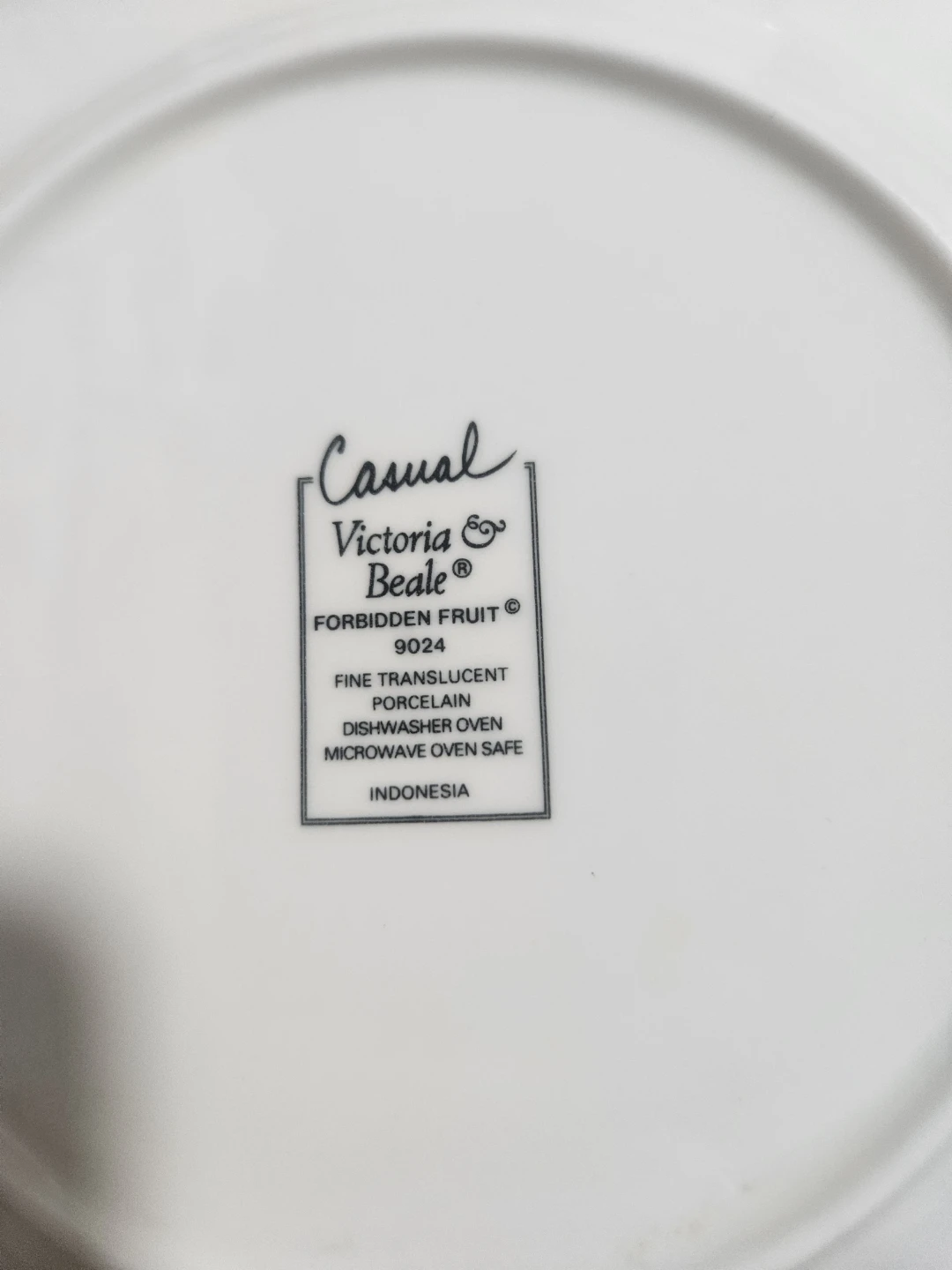 Victoria Beale Forbidden Fruit 9024 Fine Porcelain 4-Plates - photo 2
