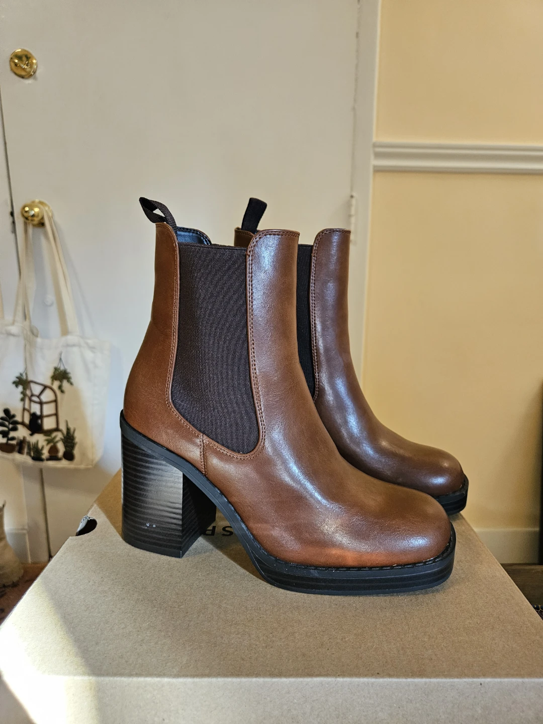 NWT Brown Leather Chelsea Boots - photo 2