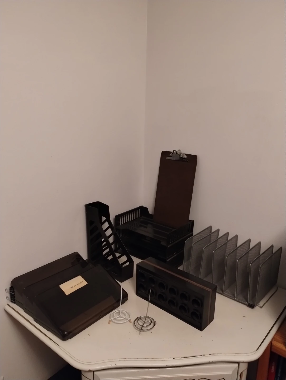 Stationary items for desk
