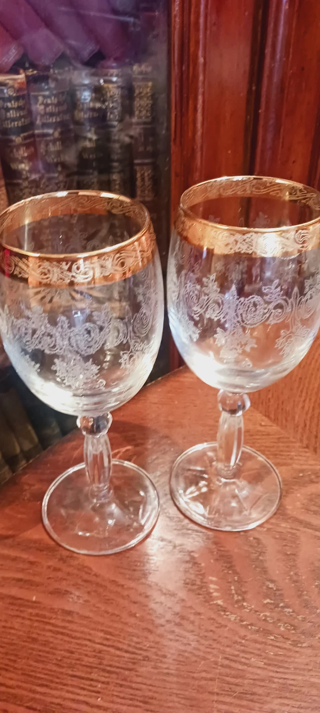 24K Gold Rim Etched Crystal Glass Wine Goblets - photo 4