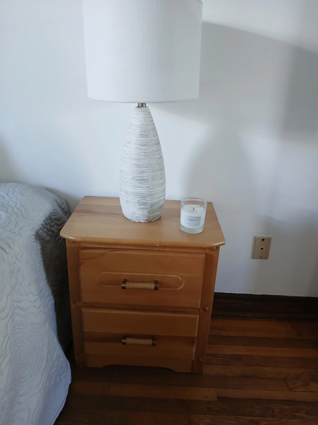 Wood dresser + bedside table 🏠Dufferin & Eglinton - photo 5