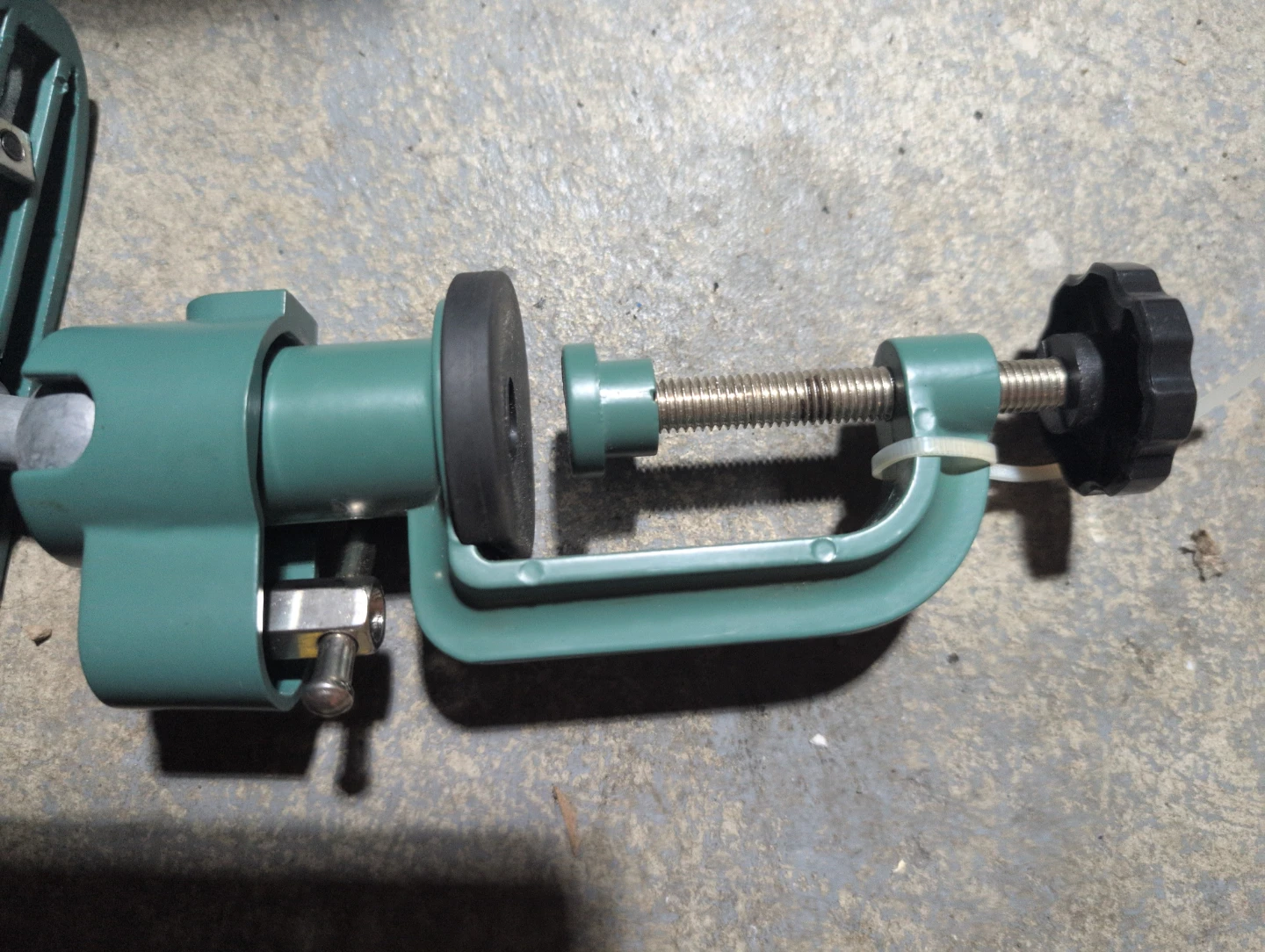 Green Metal Clamp Holder - photo 2