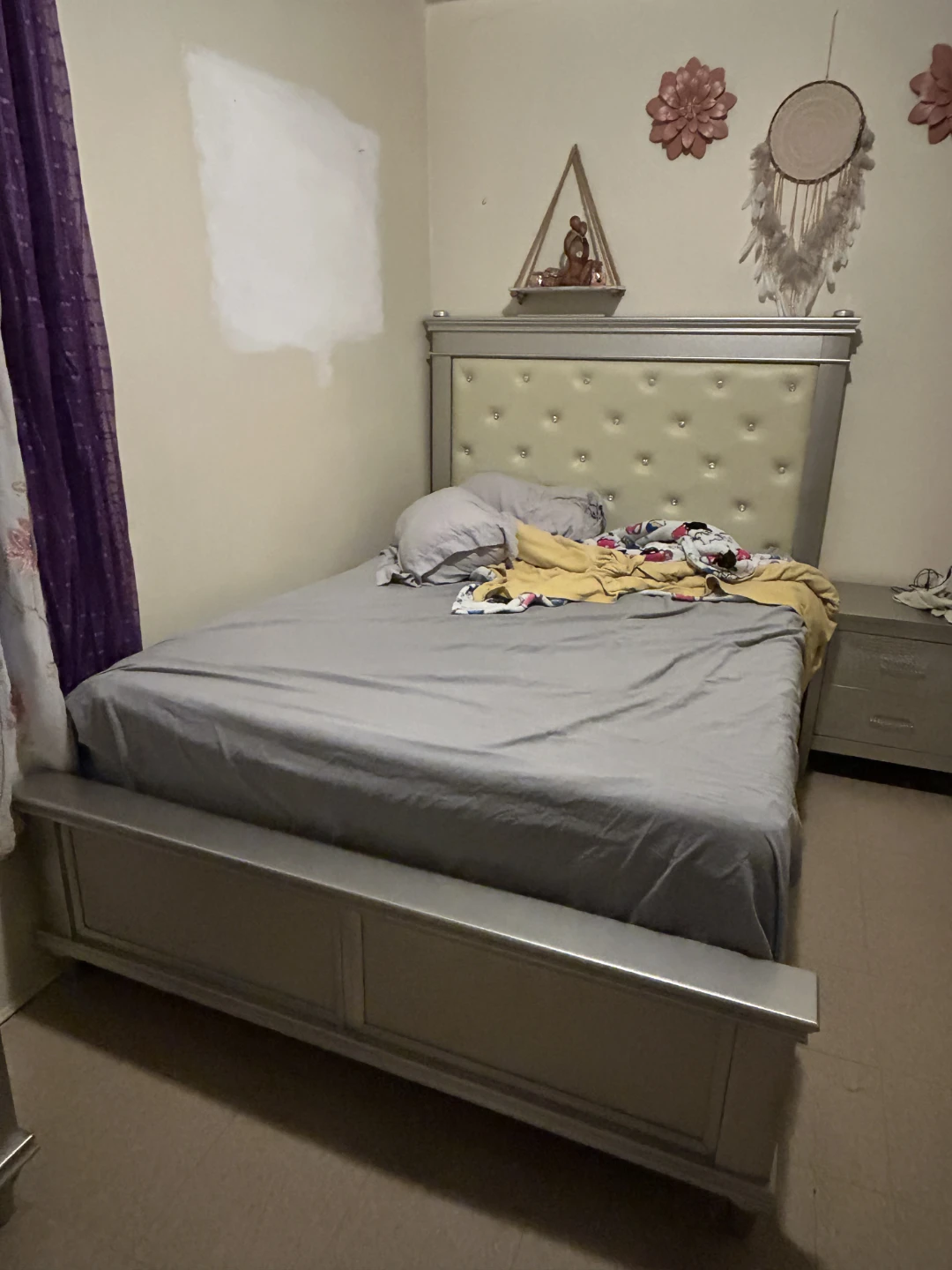 Silver and Cream Upholstered Headboard Bed Frame Queen Bed - photo 2