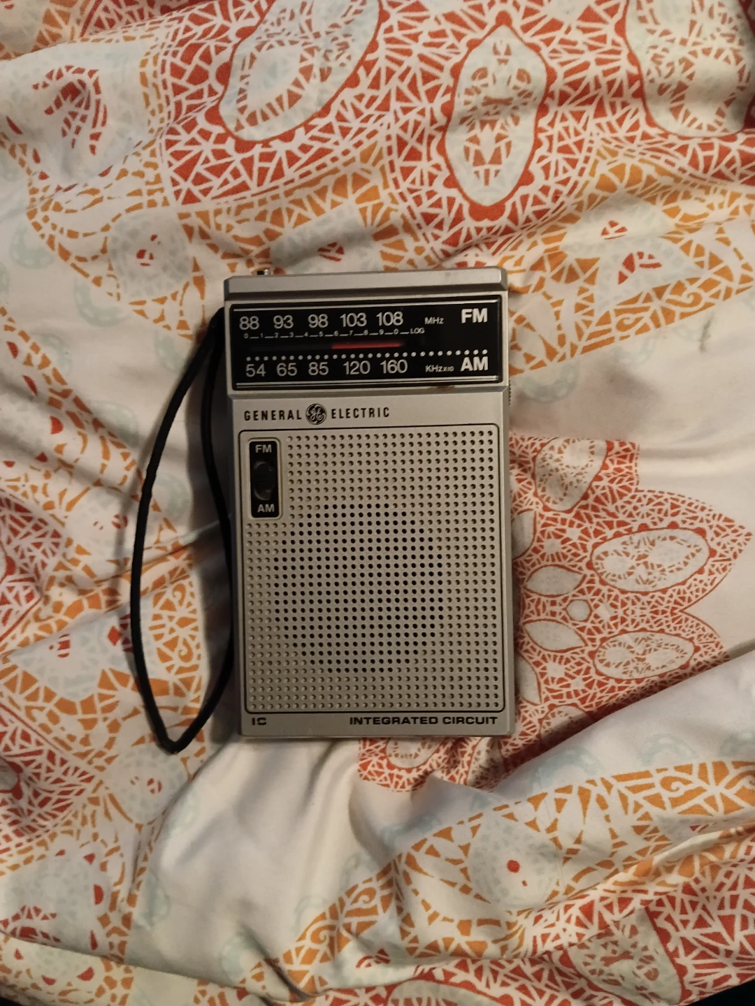 GE Electric AM/FM Portable Radio
