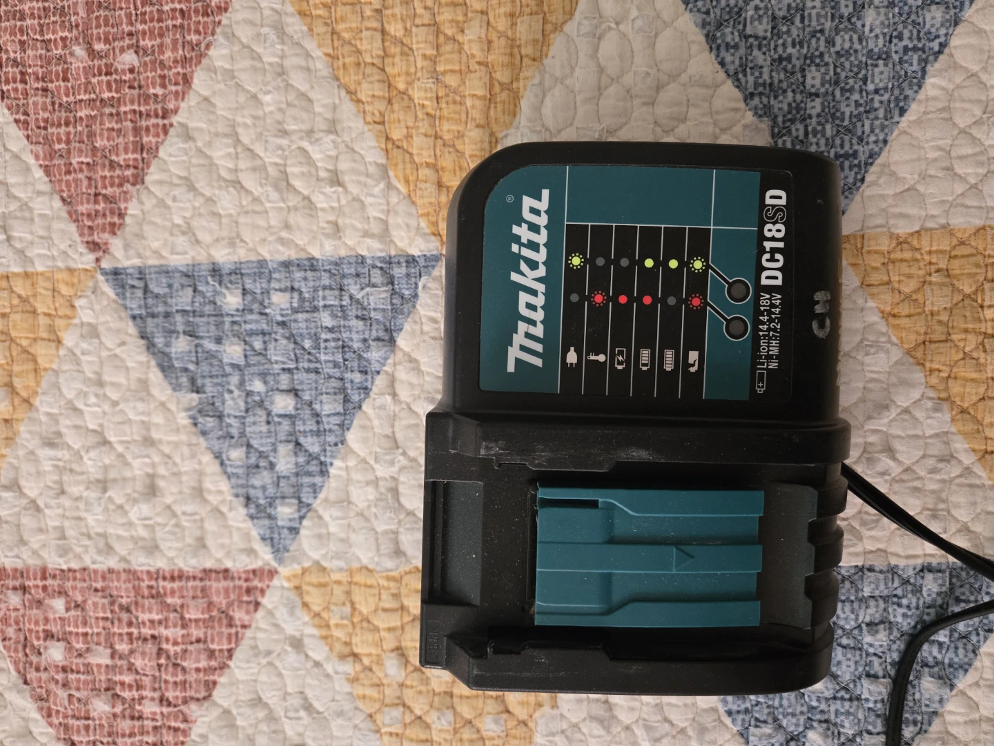 Makita DC18SD 18V Lithium-Ion Battery Charger