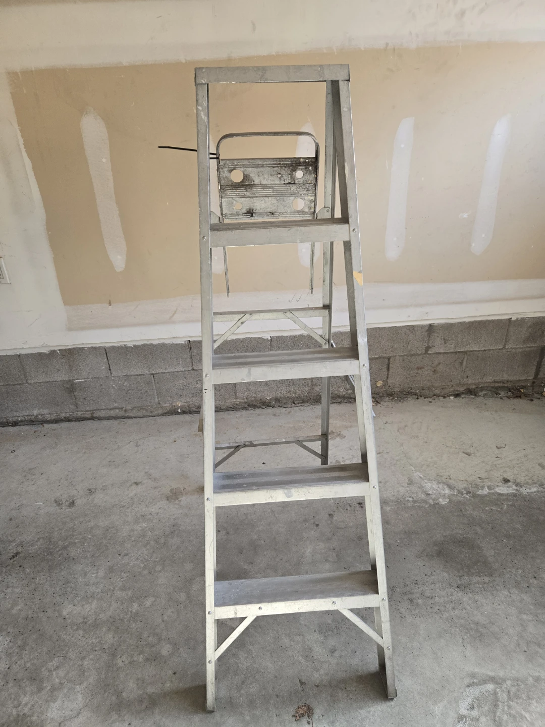 5ft Aluminum Step Ladder