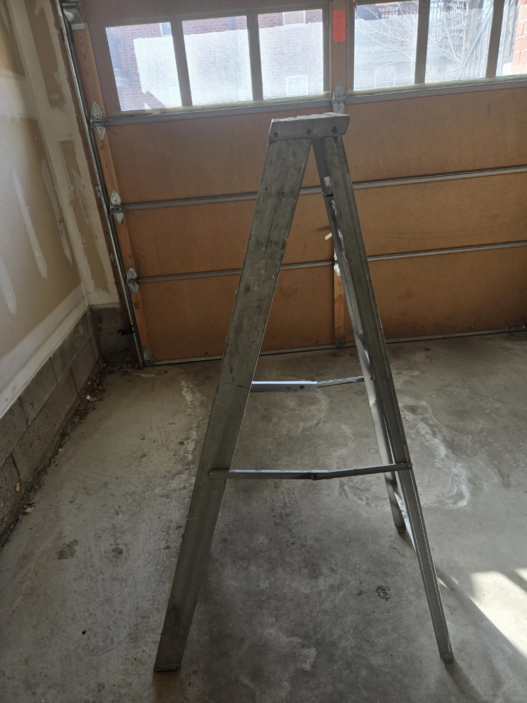5ft Aluminum Step Ladder - photo 2