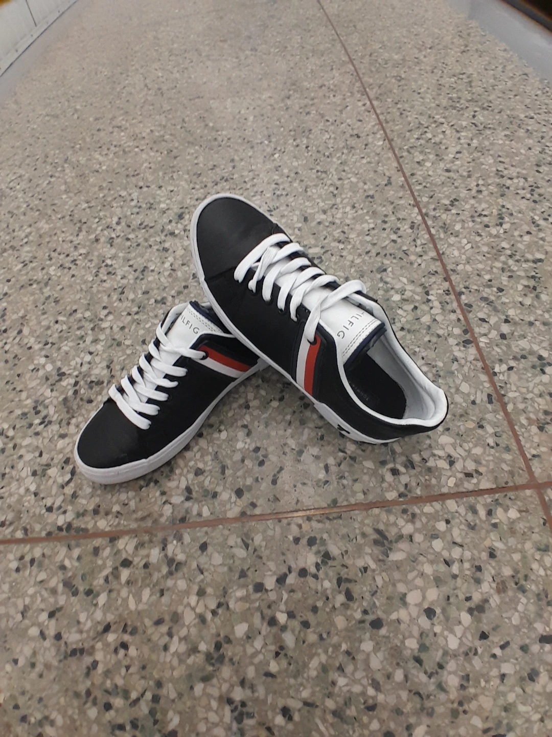 Tommy Hilfiger Men's Black Sneakers Size 7 - photo 3