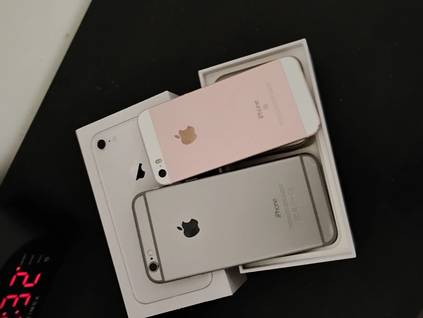 Apple iPhone 5s and iPhone 6 Phones with Box and Earbuds - photo 2