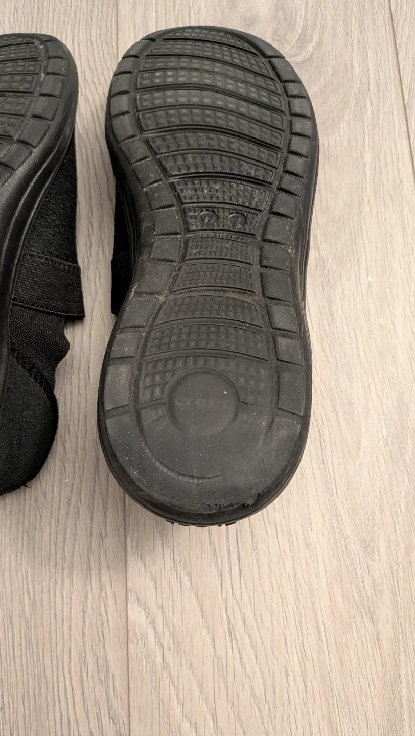 Women's Slip-on shoes - Crocs Reviva - photo 3